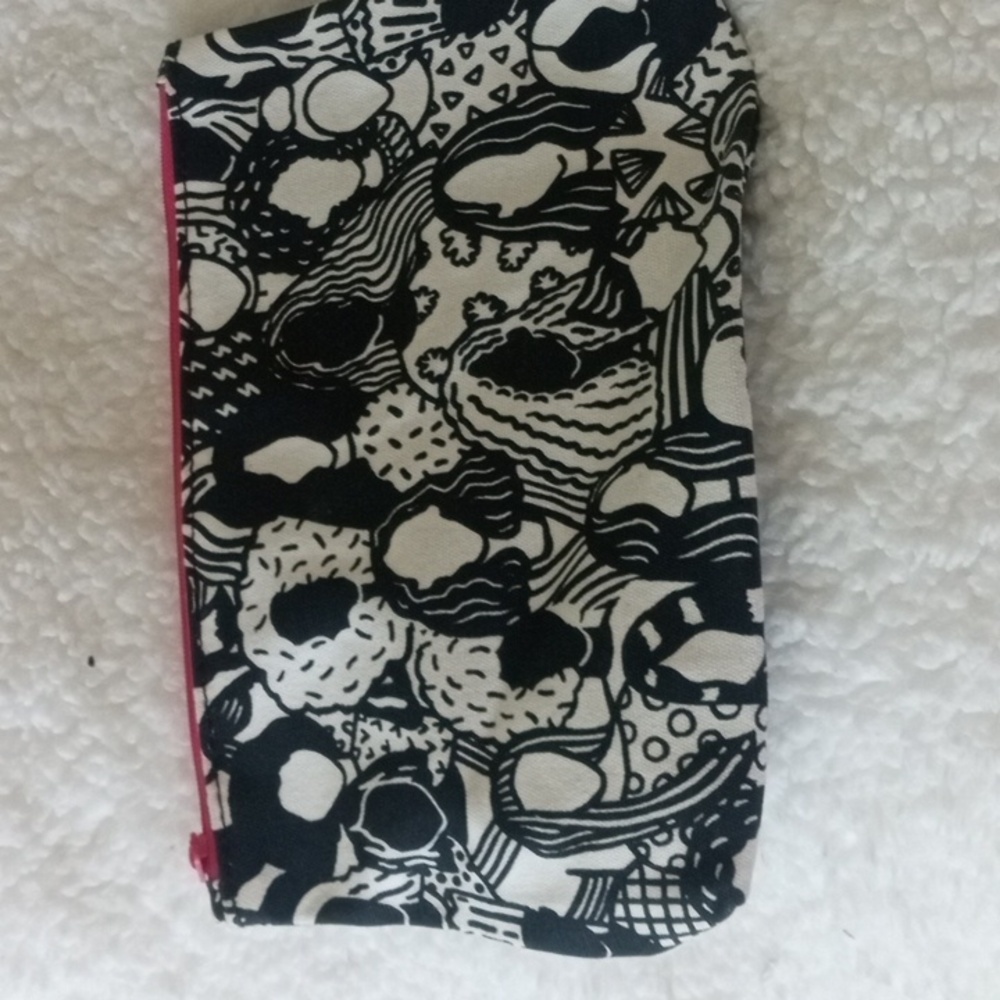 Ipsy black and white pattern makeup bag